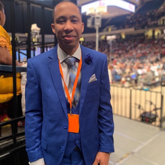 Meet your Posher, Gabe - Picture 7 of 16